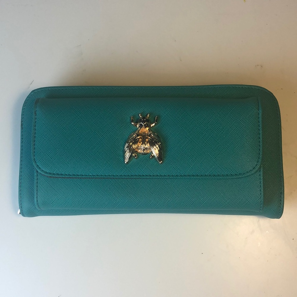 Blue Wallet on Chain - Picture 2 of 9